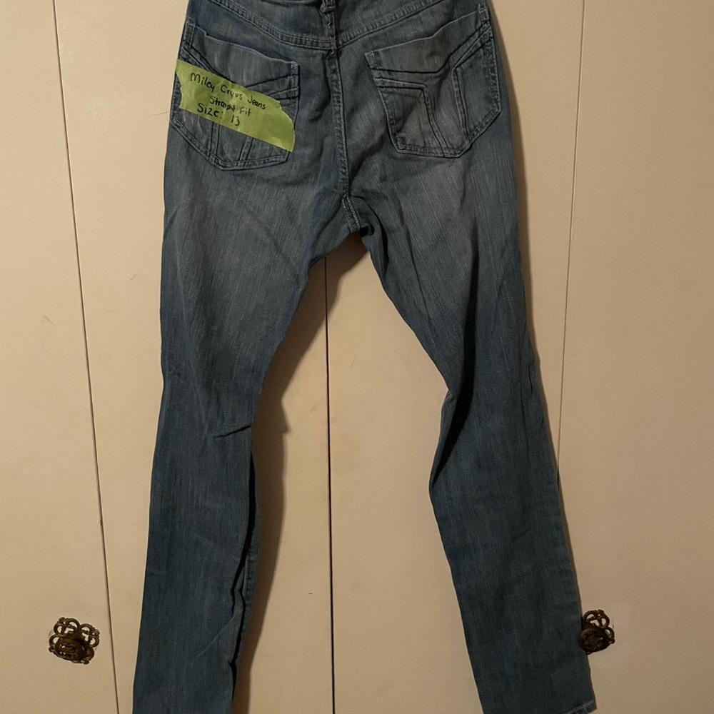 Miley Cyrus blue faded jeans